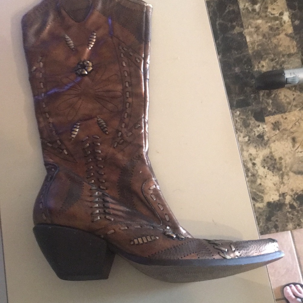 BCBGirls size 8 boot